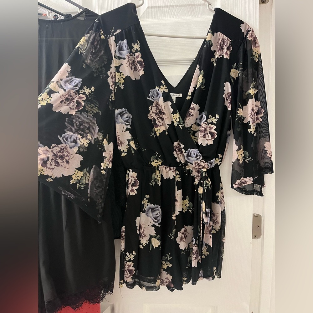 Charlotte rouse silky flowy romper size small so flattering and beautiful